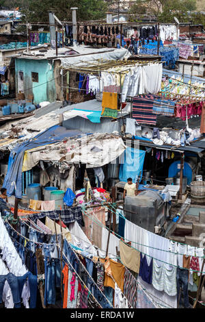 Mumbai Indien, Mahalaxmi, Mahalakshmi Nagar, Dhobi Ghat, Dhobighat, hängen, waschen, Waschsalon, im Freien, Indien 150301161 Stockfoto