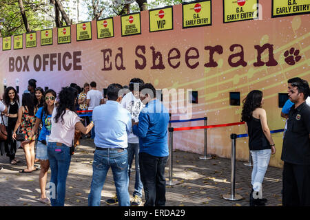 Mumbai Indien, Mahalaxmi, Mahalakshmi Nagar, Mahalakshmi Nagar, Rennstrecke, Ed Sheeran Konzert, Abendkasse, Fans, vorher, Indien 150301174 Stockfoto