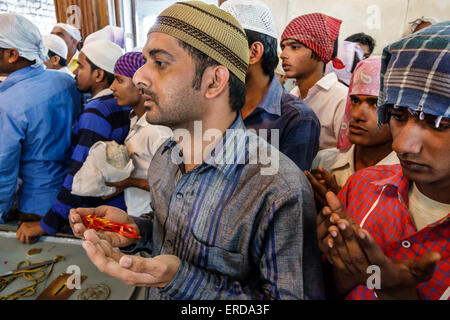 Mumbai Indien, Worli, Haji Ali Dargah, Moschee, indo-islamische Architektur, Sayyed Peer Haji Ali Shah Bukhari Grab, separater Gebetsraum, Mann Männer männlich, Männer, ta Stockfoto