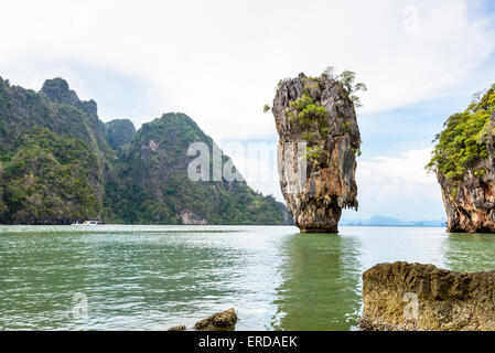 Wunderschön gestalteten im View Point Beach und Meer im Sommer Khao Tapu oder James Bond Insel im Nationalpark Ao Phang Nga Bay Stockfoto