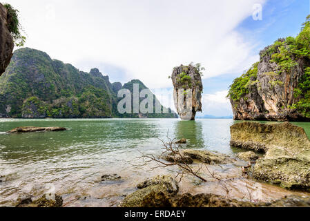 Wunderschön gestalteten im View Point Beach und Meer im Sommer Khao Tapu oder James Bond Insel im Nationalpark Ao Phang Nga Bay Stockfoto