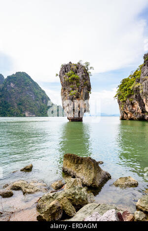 Wunderschön gestalteten im View Point Beach und Meer im Sommer Khao Tapu oder James Bond Insel im Nationalpark Ao Phang Nga Bay Stockfoto