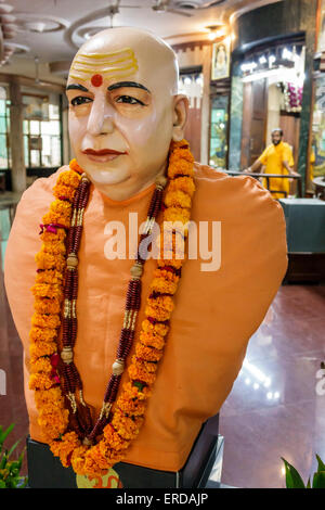 Mumbai Indien, Indischer Asiatisch, Breach Candy, Cumballa Hill, Shri Sadhubella Krishna Tempel, Religion, religiös, innen, Statue, Erwachsene Erwachsene Mann Männer mal Stockfoto