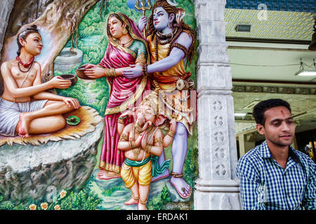 Mumbai Indien, Indisch-Asiatisch, Mahalakshmi Nagar, Bhulabhai Desai Marg, Straße, Shree Swaminarayan Tempel, Hindu, Bindi, Eingang, Kunstwerke, Kunstwerke, Erwachsene Erwachsene Stockfoto