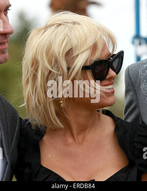 Pamela Anderson und Chrissie Hynde Give Away Gay PETA Leader bei Hochzeit in Las Vegas zu unterzeichnen mit: Pamela Anderson wo: Las Vegas, Nevada, Vereinigte Staaten bei: Kredit-27. November 2014: Judy Eddy/WENN.com Stockfoto