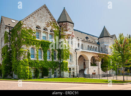 Ontario Hall Gebäude auf dem Campus der Queens University in Kingston, Kanada. Stockfoto