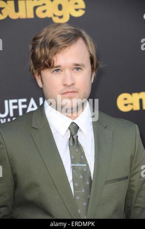 Los Angeles, CA, USA. 1. Juni 2015. Haley Joel Osment bei der Ankunft für ENTOURAGE Premiere, The Regency Village Theatre, Los Angeles, CA 1. Juni 2015. Bildnachweis: Elizabeth Goodenough/Everett Collection/Alamy Live-Nachrichten Stockfoto