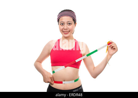 Frauen messen schlanke Taille mit Lächeln Stockfoto