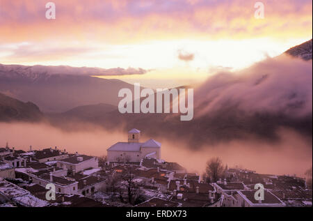 Bubion Poqueira Schlucht, typisch spanischen Architektur, mit flachen Dächern, Winterabend, Provinz Granada, Andalusien Stockfoto