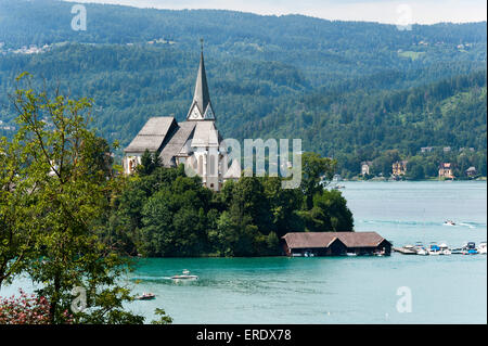 Kirche Maria Wörth, gegründet im 9. Jahrhundert., auf der Halbinsel am Südufer des Wörthersees, Kärnten, Österreich Stockfoto