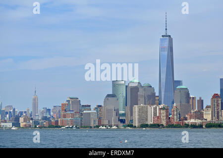 Süd-Manhattan mit neu abgeschlossenen Freedom Tower und Empire State Building, Manhattan, New York City, New York, USA Stockfoto