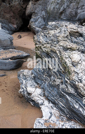 Felsen am Bedruthan Steps in North Cornwall. Stockfoto