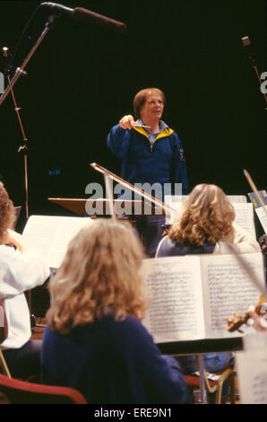 Jugendorchester mit Dirigent Antony Hopkins Stockfoto