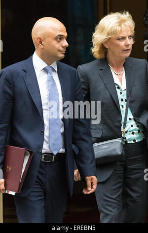 Downing Street, London, 2. Juni 2015. Sajid Javid, Secretary Of State for Business, Innovation and Skills Blätter 10 Downing Street nach der wöchentlichen Sitzung des Kabinetts, mit Anna Soubry, Minister für Small Business, Industrie und Unternehmen Credit: Paul Davey/Alamy Live News Stockfoto