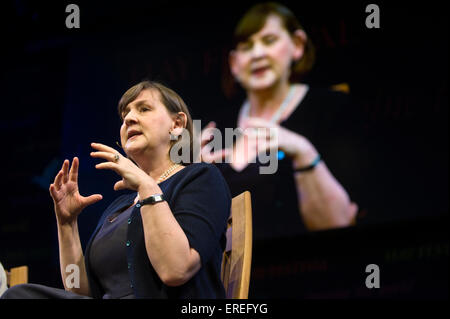 Heidi Thomas Drehbuchautor "Rufen Sie die Hebamme" Diskussion auf der Bühne Hay Festival 2015 Stockfoto