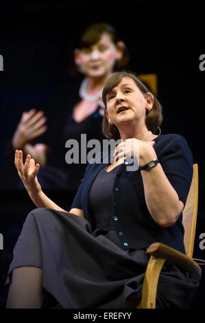 Heidi Thomas Drehbuchautor "Rufen Sie die Hebamme" Diskussion auf der Bühne Hay Festival 2015 Stockfoto