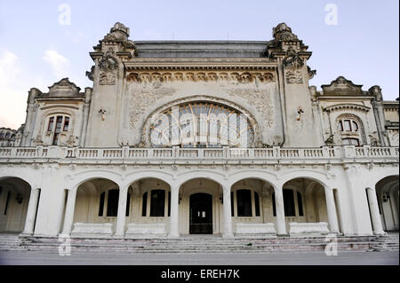 Architektur im alten Casino in Constanta, Rumänien gedreht. Das Casino ist eines der wichtigsten Sehenswürdigkeiten der Stadt. Stockfoto