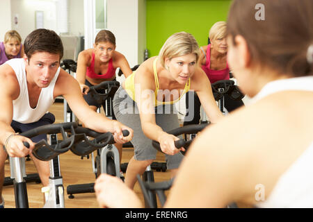 Teilnahme In der Spinnerei Klasse Gym-Gruppe Stockfoto