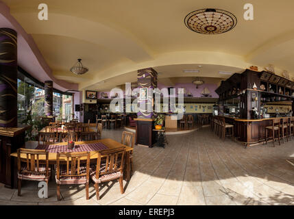 Innenraum eines Restaurants, elegante Dekoration Stockfoto