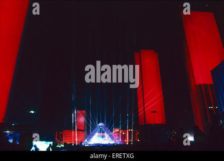 Spektakuläre Konzert des französischen Musikers Jean-Michel Jarre in La Défense, Paris. Bastille-Tag, 14. Juli 1990. Stockfoto