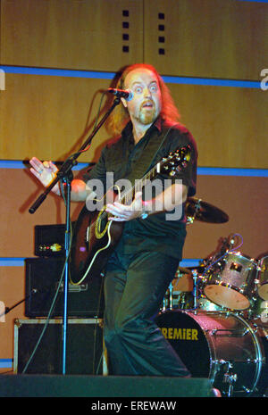 Englischer Komiker Bill Bailey erklingt in eine private Funktion während der British Music Fair, London 1998. Geboren Mark Stockfoto