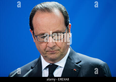 Berlin, Deutschland. 1. Juni 2015. Der französische Präsident François Hollande spricht während einer Pressekonferenz nach einem Treffen am digitalen Strategie in der Europäischen Union in Berlin, Deutschland, 1. Juni 2015. Foto: Maurizio Gambarini/Dpa/Alamy Live News Stockfoto