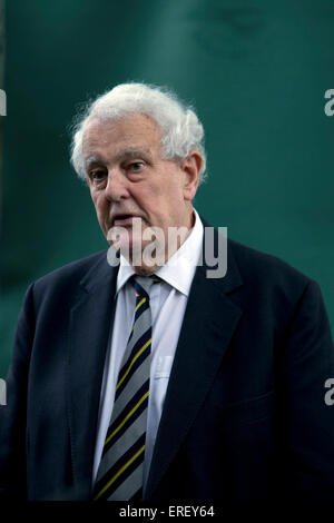 Sir Thomas Dalyell, 11. Baronet, Briten ArbeitsPartei Politiker diskutierten seines Lebens mit BBC Sender James Naughtie am Edinburgh Buch-Festival 2011, Edinburgh, Schottland, Großbritannien. Stockfoto