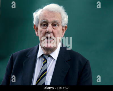 Sir Thomas Dalyell, 11. Baronet, Briten ArbeitsPartei Politiker diskutierten seines Lebens mit BBC Sender James Naughtie am Edinburgh Buch-Festival 2011, Edinburgh, Schottland, Großbritannien. Stockfoto