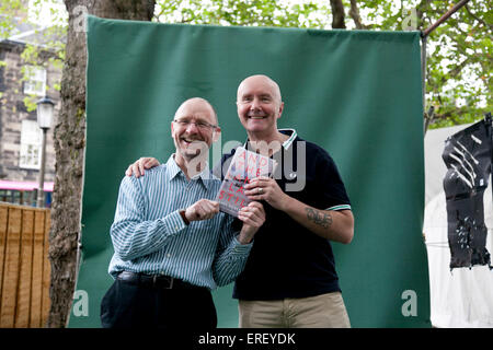 James Robertson und Irvine Welsh beim internationalen buchen Festival 2011. JR: Schottischer Schriftsteller und Dichter, 1958 -. IW: Schottisch Stockfoto