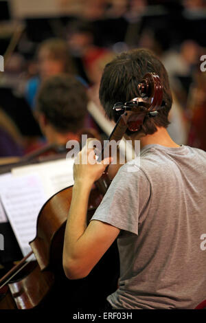 Musiker mit dem Cellospiel Stockfoto