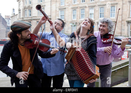 Sol ich Serena - spanischen folk-Band. 25. Oktober 2011 fotografiert am keltischen Verbindungen 2012 Pressevorstellung in Glasgow. Stockfoto