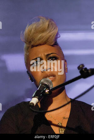 Emeli Sandé, schottische R&B und Seele Musiker bei Oran Mor, Glasgow, Schottland, UK, 1. November 2011. Stockfoto