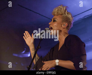 Emeli Sandé, schottische R&B und Seele Musiker bei Oran Mor, Glasgow, Schottland, UK, 1. November 2011. Stockfoto