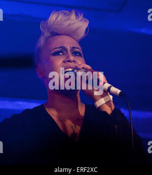 Emeli Sande erklingt in Oran Mor, Glasgow, 1. November 2011 Stockfoto