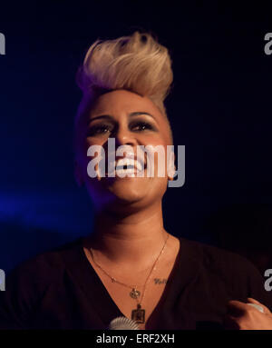 Emeli Sande erklingt in Oran Mor, Glasgow, 1. November 2011 Stockfoto