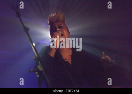 Emeli Sande erklingt in Oran Mor, Glasgow, 1. November 2011 Stockfoto