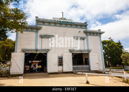 Die Plaza Stables und die Lackierung in San Juan Bautista Kalifornien Stockfoto