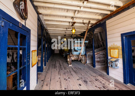 Die Plaza Stables und die Lackierung in San Juan Bautista Kalifornien Stockfoto