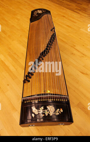 Zheng, Guzheng oder Gu Zheng - chinesische gerupft Zither, traditionelles instrument Stockfoto