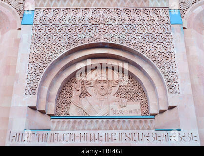 Reliefs an der Wand der Armenischen Apostolischen Kirche in Moskau Stockfoto