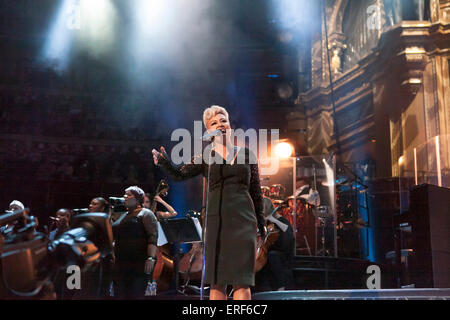 Emeli Sande stürmten die Bühne der Royal Albert Hall London im November 2012 mit Songs aus ihrem meistverkauften Album Our Version Stockfoto