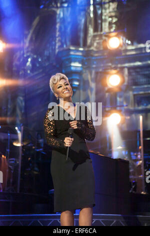 Emeli Sande stürmten die Bühne der Royal Albert Hall London im November 2012 mit Songs aus ihrem meistverkauften Album Our Version Stockfoto