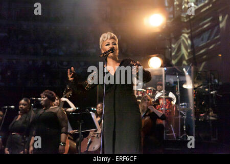 Emeli Sande stürmten die Bühne der Royal Albert Hall London im November 2012 mit Songs aus ihrem meistverkauften Album Our Version Stockfoto