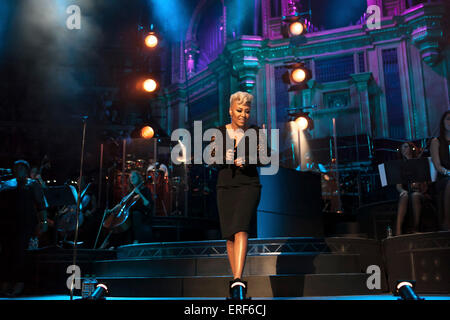 Emeli Sande stürmten die Bühne der Royal Albert Hall London im November 2012 mit Songs aus ihrem meistverkauften Album Our Version Stockfoto