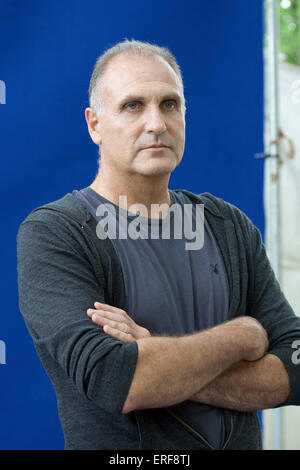 John Crace, britischer Journalist für The Guardian, auf dem Edinburgh International Book Festival zu schreiben. Stockfoto