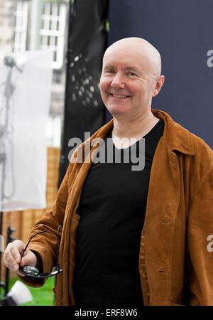 Irvine Welsh, schottischer Schriftsteller und Dramatiker, am bekanntesten für seinen Roman Trainspotting, auf dem Edinburgh International Book Stockfoto