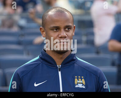 New York, NY - 30. Mai 2015: Manchester City FC Spieler Vincent Kompany besucht Spiel zwischen New York City Football Club und Houston Dynamo im Yankee Stadium Stockfoto