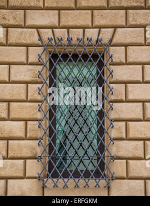 Alte Fenster von Bari, Italien Stockfoto