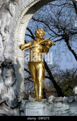 Johann Strauss II - Denkmal an den österreichischen Komponisten im Stadtpark, Wien, Österreich. 25. Oktober 1825 - 3. Juni 1899. Der König des Walzers. Stockfoto