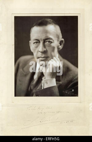 Sergei Rachmaninov - Porträt mit Handschrift und Unterschrift.  Inschrift ", Sir Henry Wood mit meinen aufrichtigen Dank, Stockfoto